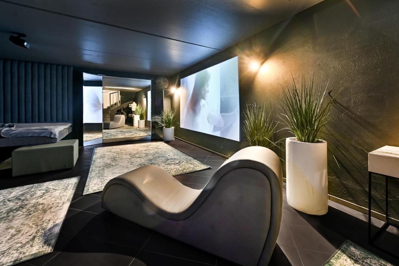 Jacuzzi Cinema loft Apartment Kaunas Exterior foto